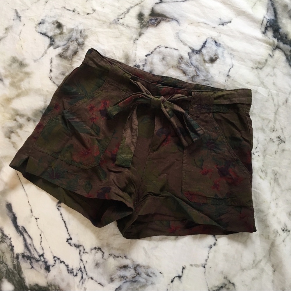 Anthropologie Sanctuary Dark Floral Shorts 24/00